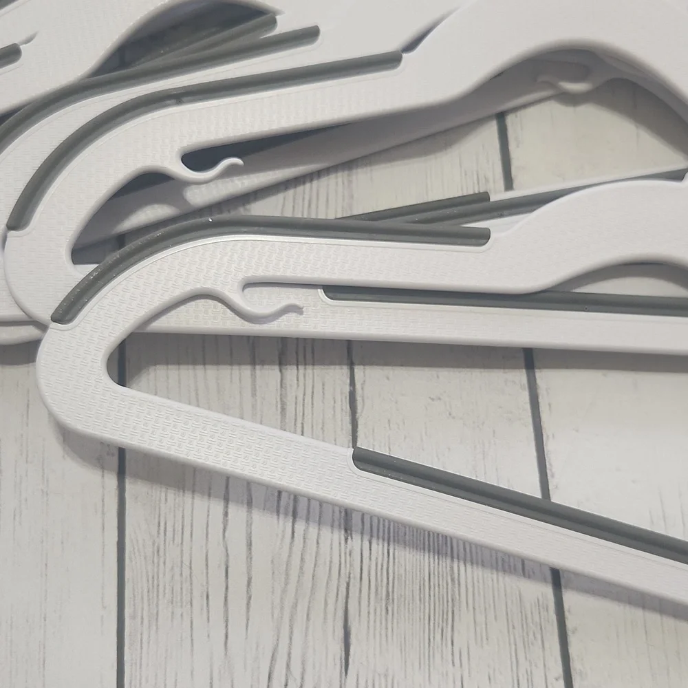 Kids Set Of 10 Clothes Hangers Woth Rubber Grips